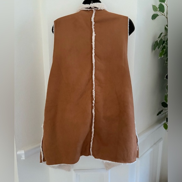 LuLaRoe Marlowe Vest - Picture 5 of 8